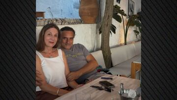 Αγκαλιά στην Τήνο ο Νίκος Ψαρράς και η Έλενα Καρακούλη, δείτε φωτογραφίες από τις διακοπές τους