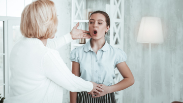 
Βραχνάδα στη φωνή: Πότε χρειάζεται περαιτέρω έλεγχο;