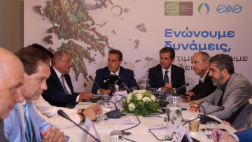 Παπασταύρου: Απαντάμε στις θεωρίες συνωμοσίας, δεν επιτρέπεται να υπάρξουν ανεμογεννήτριες στο Ωραιόκαστρο