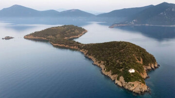 Νέο ιδιοκτήτη αναζητεί το Αργυρονήσι: €35 εκατ., για τον μοναδικό προορισμό του Αιγαίου