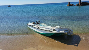 Εντοπίστηκε η βάρκα και τα προσωπικά αντικείμενα του 69χρονου που αγνοείται στην Επανομή, συνεχίζονται οι έρευνες