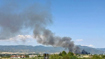 Φωτιά στη Σουρωτή Θεσσαλονίκης, ήχησε το 112 για ετοιμότητα, 2 εναέρια στη μάχη 