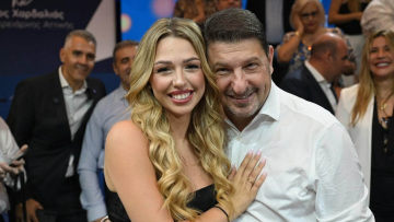 «Είμαστε περήφανοι, πατέρα», έγραψε σε ανάρτησή της η κόρη του Νίκου Χαρδαλιά μετά τον απολογισμό στο Ωδείο Αθηνών