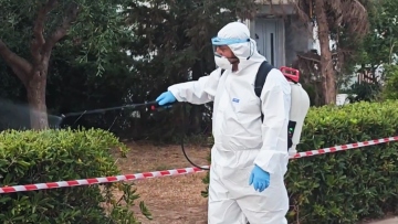 Γλυφάδα: Προληπτικοί ψεκασμοί μετά από επιβεβαιωμένο κρούσμα του ιού του Δυτικού Νείλου, δείτε βίντεο