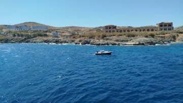 Βίντεο: Η διάσωση θαλάσσιας χελώνας από πλήρωμα σκάφους στη Σύρο