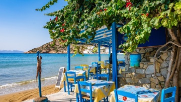Σίφνος: Πέντε τραπέζια που αξίζουν το ταξίδι και τι θα φέρετε πίσω
