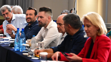 «Σκληρό ροκ» ο όρος Πολάκη για την παραμονή του στον ΣΥΡΙΖΑ- Παράθυρο προς την ΕΛΑΣ άνοιξε η Δούρου, αιχμές κατά Τσίπρα και Φάμελλου