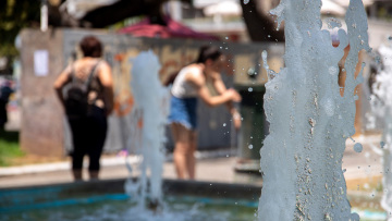 Καύσωνας 72 ωρών: Ποιες περιοχές θα χτυπήσει, πού θα φτάσει ο υδράργυρος ακόμα και τους 43 βαθμούς, η πρόγνωση Τσατραφύλλια