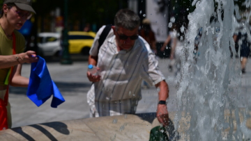 Καύσωνας: Ο Ιατρικός Σύλλογος Αθηνών προειδοποιεί για τους κινδύνους και καλεί σε αυξημένη προσοχή