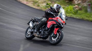 Δοκιμάζουμε την πολυτάλαντη Ducati Multistrada - Πόσο κοστίζει στην Ελλάδα;