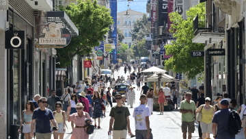 Κυριακή με ανοιχτά καταστήματα: Πολύ αυξημένη η κίνηση σε Ερμού, δείτε βίντεο
