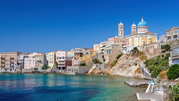 Ιταλικό περιοδικό αποθεώνει τη Σύρο ως το «πιο εκλεπτυσμένο και αριστοκρατικό νησί των Κυκλάδων»