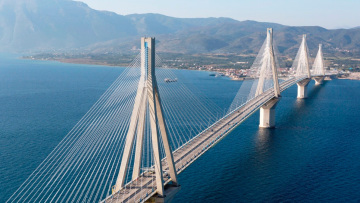 Πάτρα: Στο νοσοκομείο 22χρονη τουρίστρια μετά από πτώση σε πλοίο προς Αντίρριο
