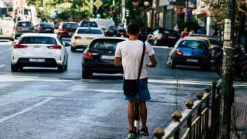 Αύριο ψηφίζεται η νέα νομοθεσία για τα ηλεκτρικά πατίνια