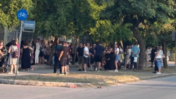 Τεράστιες ουρές για διαβατήριο στη Λάρισα: Από τα ξημερώματα περιμένουν έξω από το ΑΤ όσοι δεν έχουν εκδόσει νέα ταυτότητα