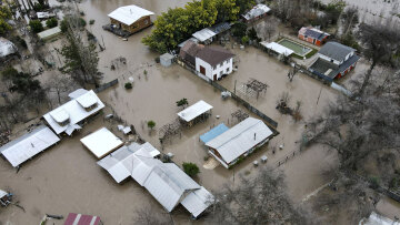 Εικόνες Αποκάλυψης από τις καταστροφικές πλημμύρες στη Χιλή με 10 τουλάχιστον νεκρούς και 4 αγνοούμενους, βίντεο και φωτογραφίες