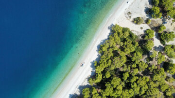 5 παραλίες στην Κορινθία - Πεντακάθαρα νερά και απέραντες αμμουδιές