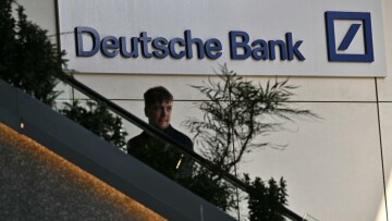 Τρεις «επιδρομές» στην Deutsche Bank μέσα σε επτά μήνες: Το σκάνδαλο Cum-Cum, η υπεξαίρεση χρήματος και o Αμπράμοβιτς