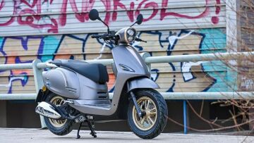 Αυτό το ρετρό 125άρι scooter έρχεται στην Ελλάδα σε τιμή-ληστεία