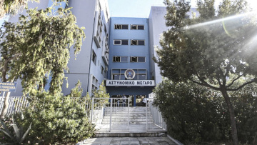 Συνελήφθησαν ο ιατροδικαστής Χανίων και ένας τοξικολόγος για αλλοίωση αποτελεσμάτων σε εκθέσεις