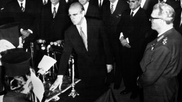 24 Ιουλίου 1974: Η μέρα που επέστρεψε η δημοκρατία στην Ελλάδα
