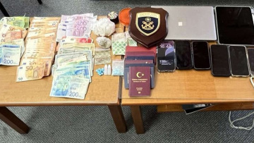 Έφοδος του Λιμενικού σε καταμαράν στη Λευκάδα: Βρήκαν κοκαΐνη, χάπια ecstasy, μετρητά και προχώρησαν σε 8 συλλήψεις