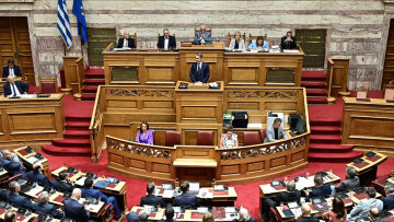 Ο Μητσοτάκης πάει στη Βουλή για το Σύνταγμα: Οι προτάσεις της ΝΔ και τα πυρά στο ΠΑΣΟΚ για το «παρών»