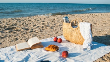10 έξυπνα σνακ από το σούπερ μάρκετ που αντέχουν στην παραλία