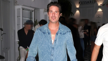 Ο Νίκος Οικονομόπουλος δώρισε 10.000 ευρώ για να καλύψει τα έξοδα εξειδικευμένου χειρουργείου ενός μικρού παιδιού