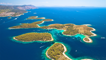 Ζευγάρι ζει για περισσότερα από 20 χρόνια σε ακατοίκητο νησί: «Έχουμε τον δικό μας ρυθμό»