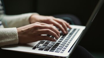 Όλο και περισσότεροι επιλέγουν το ChatGPT αντί για ψυχοθεραπεία