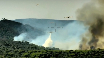 Καρέ-καρέ η μάχη με τις πυρκαγιές στην Ισπανία: Ελικόπτερα και αεροσκάφη σε διαρκείς ρίψεις