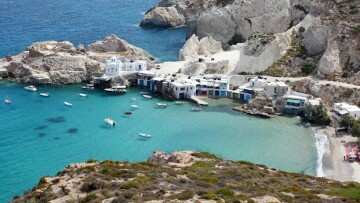 Ένα ταξίδι στο φως και τα μυστικά της Μήλου 