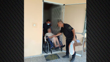 Πόρτα πόρτα οι αστυνομικοί απομάκρυναν κατοίκους από Άγιο Νεκτάριο, Πόρτο Γερμενό και Ψάθα, δείτε βίντεο

