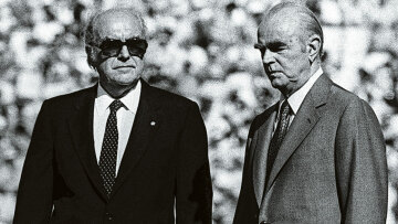 Ανδρέας Παπανδρέου - Κωνσταντίνος Καραμανλής: Έγινε τηλεφώνημα μεταξύ τους που γέννησε το «Βυθίσατε το Χόρα»; 