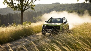 Το Jeep Avenger ανανεώθηκε και το οδηγούμε στη Γερμανία