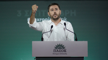 Στο Ηράκλειο Κρήτης «μετακομίζει» φέτος η εκδήλωση της 3η Σεπτέμβρη για την ίδρυση του ΠΑΣΟΚ, ο Ανδρουλάκης τρέχει να προλάβει τον Τσίπρα στη ΔΕΘ
