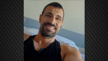 Γιώργος Παράσχος: Χαμογελαστός, δίνει τη μάχη του με τον καρκίνο, μπήκε στο νοσοκομείο για νέα θεραπεία
