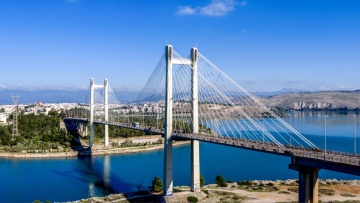 Στο νοσοκομείο 30χρονη μετά από πτώση από τη γέφυρα της Χαλκίδας  
