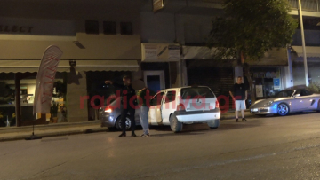 Άγριος καβγάς στη Θήβα: Ρομά πήρε το αυτοκίνητο και άρχισε να εμβολίζει το ΙΧ ενός αλλοδαπού, δείτε βίντεο