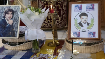«Πριν γεννηθώ, μου στέρησαν την αγκαλιά του πατέρα μου»: Η φωνή της κόρης του Τάσου Ισαάκ 30 χρόνια μετά
