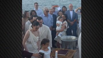 Η Βαλέρια Χοψονίδου βάφτισε τον γιο της στη Βουλιαγμένη, δείτε φωτογραφίες