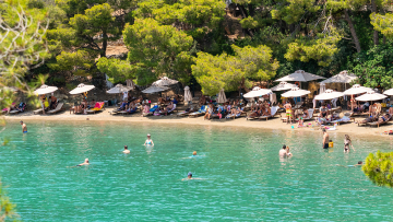 10 ειδυλλιακές παραλίες του Πόρου