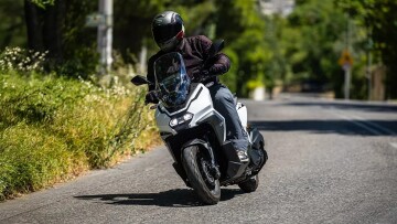 Δοκιμάζουμε το scooter της UM Motorcycles, Rockville 300 - Πόσο κοστίζει στην Ελλάδα;