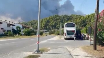  Εκκενώθηκε ξενοδοχείο με παιδιά από την Ουκρανία λόγω της φωτιάς στα Φούρκα Χαλκιδικής, δείτε βίντεο