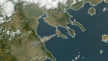 Στη Λάρισα έφτασαν οι καπνοί από τη φωτιά στην Χαλκιδική, δείτε δορυφορικές εικόνες
