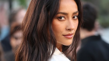 Shay Mitchell: Η εταιρία της BÉIS εξαγοράζεται από τη Samsonite σε συμφωνία 210 εκατ. δολαρίων
