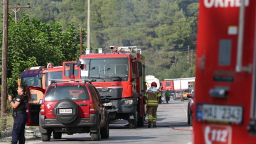 Χαλκιδική: Παραμένουν οι πυροσβεστικές δυνάμεις στην Κασσάνδρα, κλειστός ο δρόμος Σίβηρη - Φούρκα