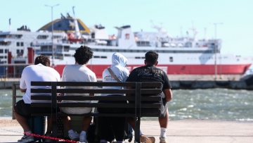 Τουλάχιστον μέχρι τις 16:00 το απαγορευτικό απόπλου από Ραφήνα και Λαύριο λόγω των ισχυρών ανέμων, κανονικά τα δρομολόγια από Πειραιά