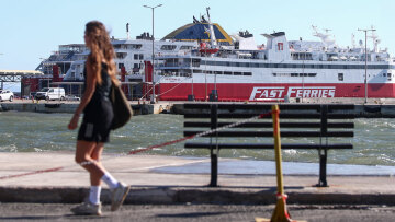Αίρεται το απαγορευτικό απόπλου σε Ραφήνα και Λαύριο: Πρόσθετες αναχωρήσεις για να εξυπηρετηθεί το αυξημένο επιβατικό κοινό